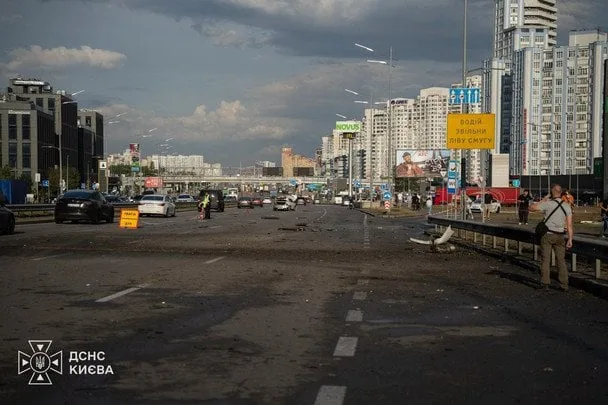 Дрон влучив у дев'ятиповерхівку в Києві: пожежа на 6 поверхів — що сталося
