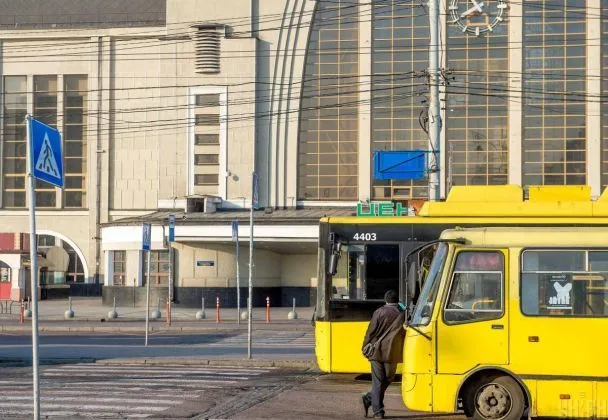 Коли у маршрутках Києва запустять оплату карткою: термін і деталі