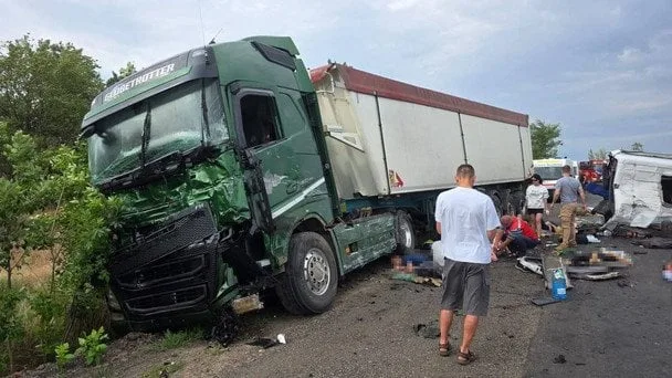ДТП на трасі Одеса-Миколаїв: відео аварії ширять в мережі, факти від поліції