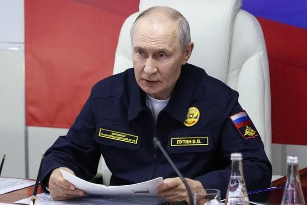 Путін у військовій формі пригрозив ударами «де вважатиме за потрібне»