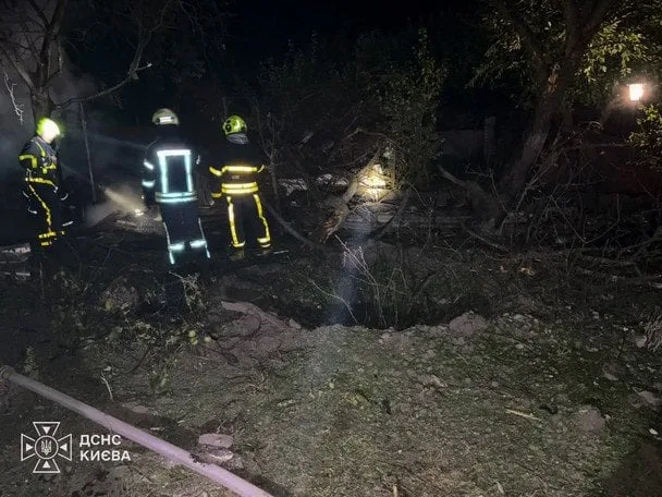 Ліквідація наслідків атаки на Київ: як рятувальники врятували 13 людей