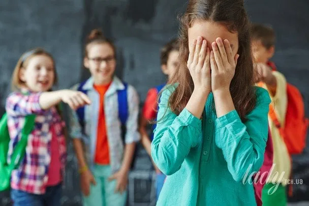 Булінг у школах 2026: нові правила для батьків і вчителів