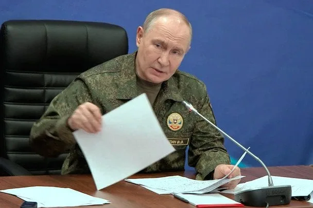 Путін замінив командувачів армії РФ: покроково про перестановки 2026