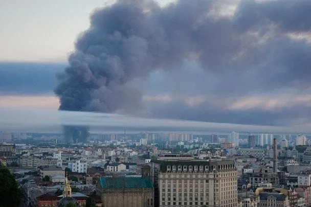 Нові удари Кремля по Києву: від чого евакуюються іноземці у 2026