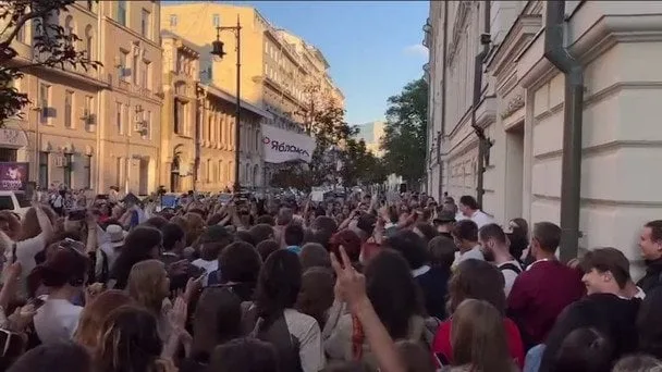 Як політичні партії вилучають з виборів у Росії 2026: аналіз судових рішень