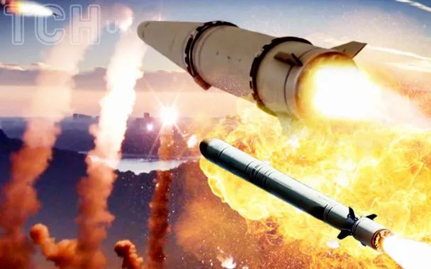 Уламки впали на житловий будинок у Києві: що сталося