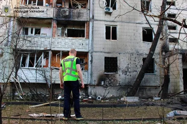 РФ атакувала 5 районів під Києвом: деталі ударів по житлу
