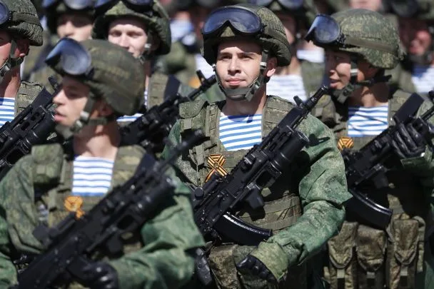 Білорусь активно вербує громадян на російську війну: деталі і наслідки