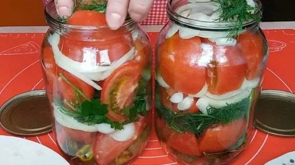 Помідори по-польськи на зиму: простий рецепт без маринаду