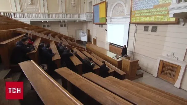 Навчання по суботах та влітку: як вишам потрібно перебудувати графік у 2026-2027 роках