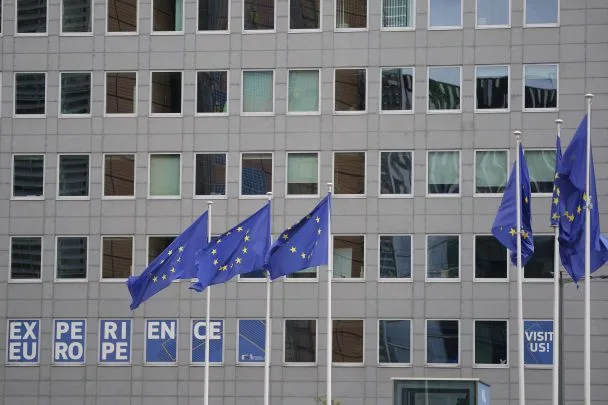 Чому ЄС не погоджує санкції проти Росії: причини й наслідки 2026