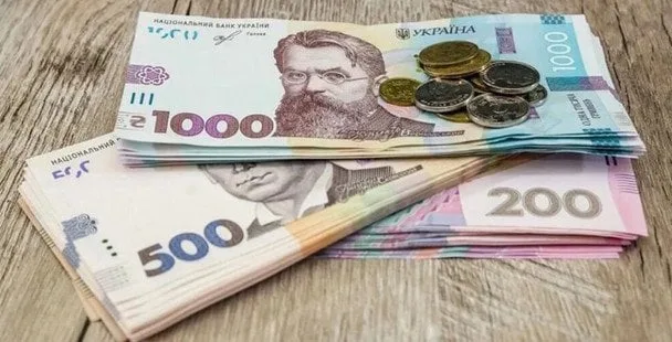 Надбавка 1200 гривень пенсіонерам у вересні 2026: хто отримає