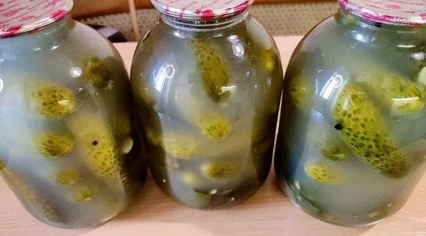 Як засолити огірки, щоб вони залишалися хрусткими: покроково